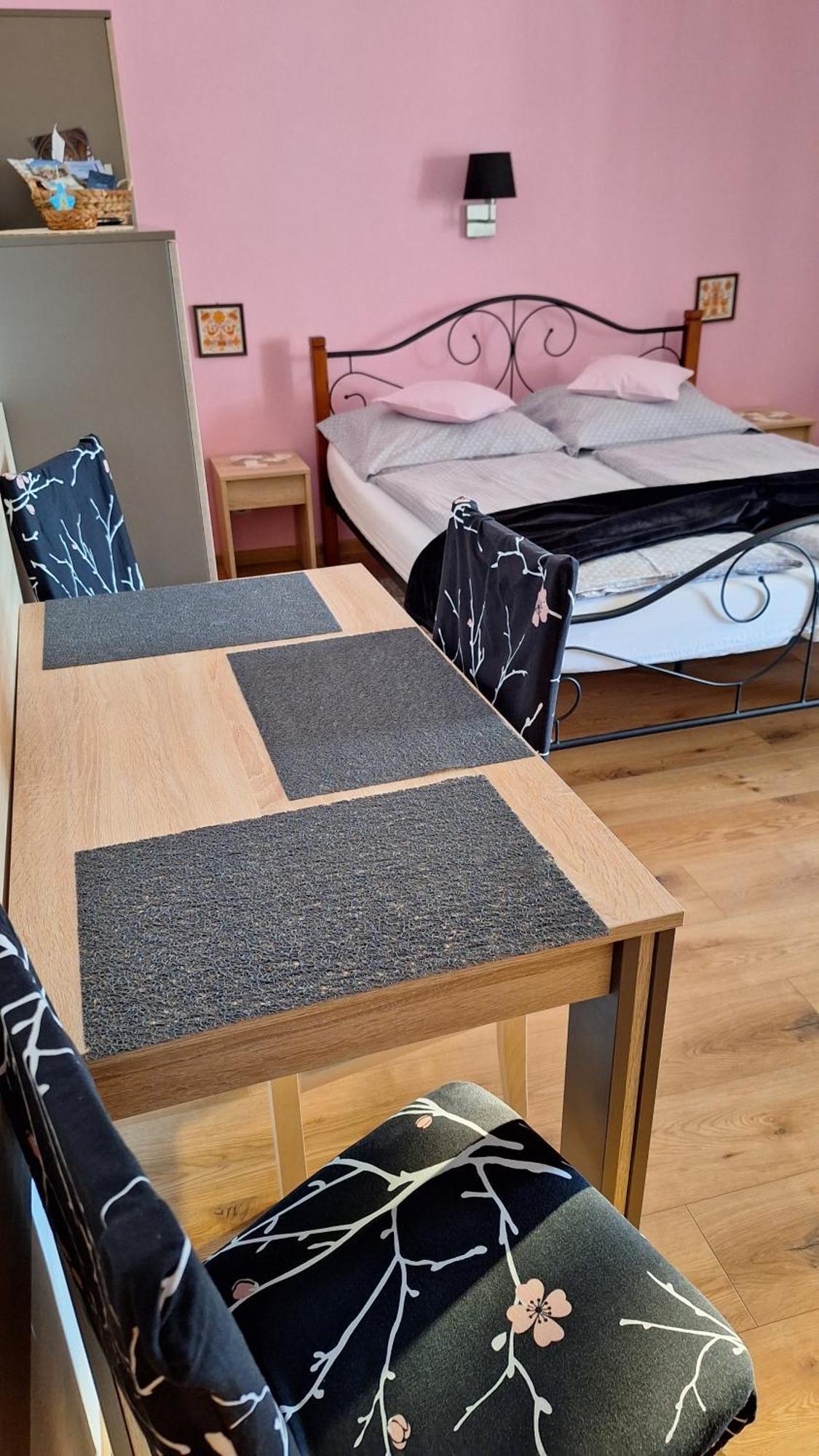 Privat Jozef Daire Vrbov Oda fotoğraf